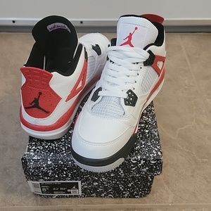 Air Jordan 4 Retro
